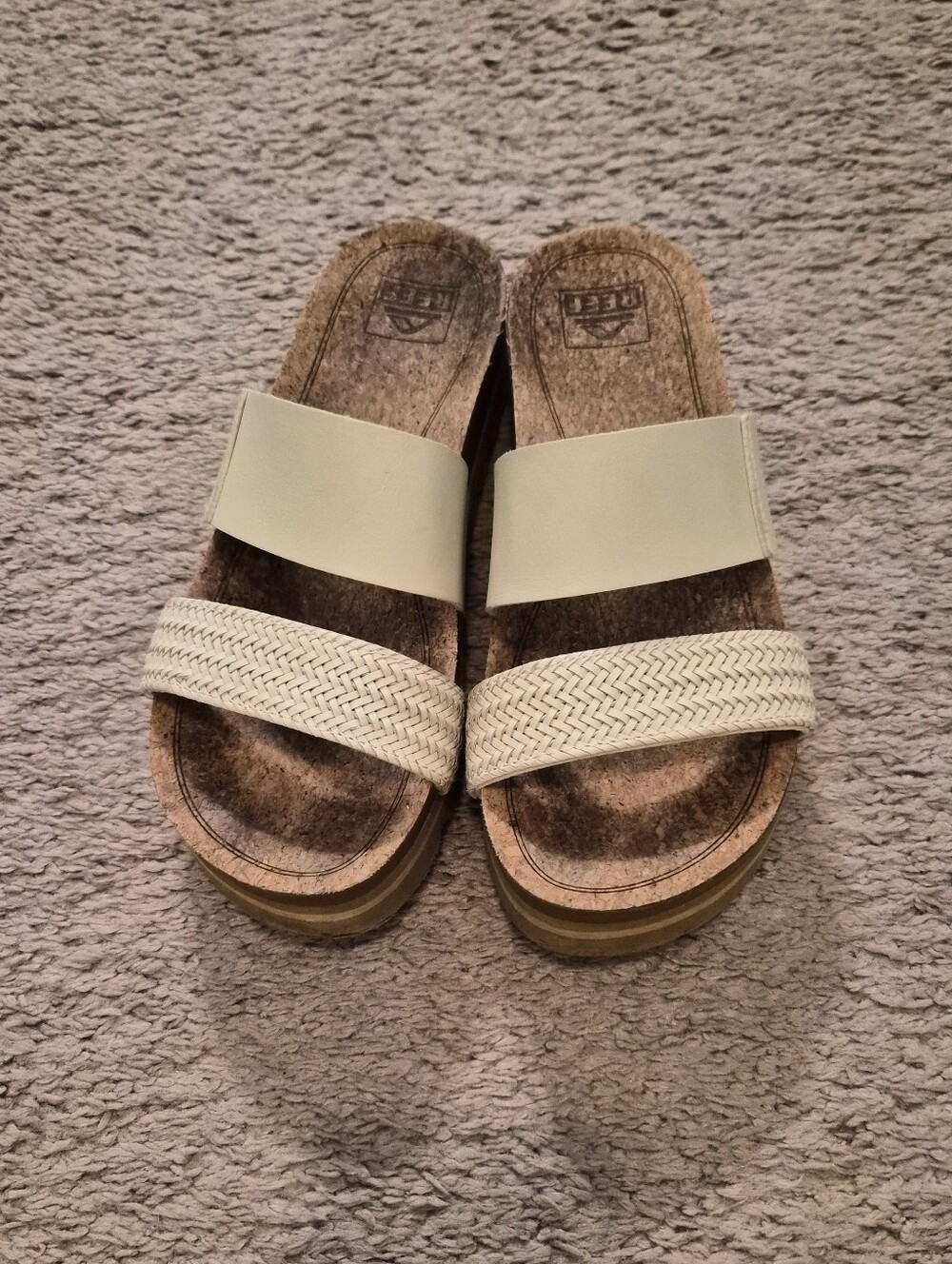 Womens 8 Reef sandals